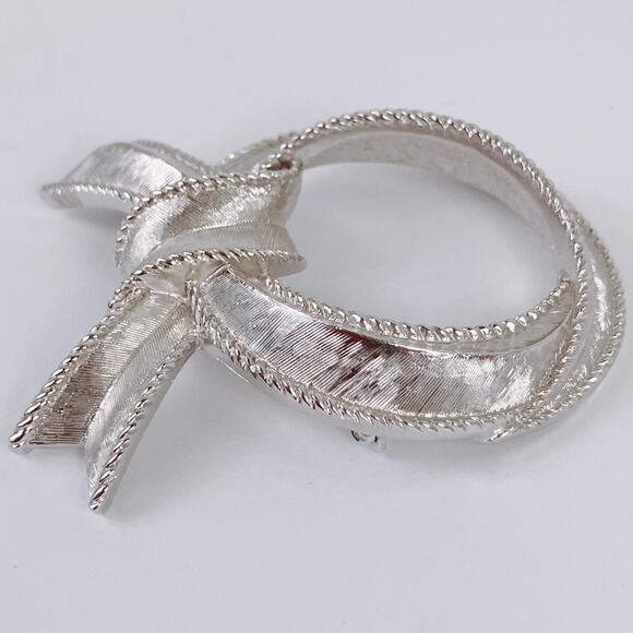 VTG Signed Trifari Ribbon Brooch Early 1970s Silver Tone Mid Century Style Pin - Picture 7 of 10